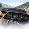 Dakkoffer Hapro Rider 6.4 antraciet op auto Hapro Rider 6.4 dakkoffer antraciet op auto met bagage tijdens vakantie