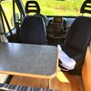 adria-twin-zitgedeelte Zitgedeelte met tafel en gestreepte stoelen in de Adria Twin