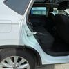 Autoportier opstapje overzicht Autoportier opstapje gemonteerd aan autoportier