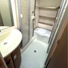Complete badkamer in Bürstner Averso Luxe caravan badkamer met douche, toilet en wastafel