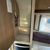 Moderne caravan keuken Bürstner Averso Luxe keuken met kookplaat en spoelbak in Bürstner caravan