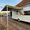 Ruime luifel voor extra comfort op camping Bürstner Averso caravan met ruime Thule cassetteluifel