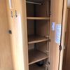 Open kast in caravan met meerdere legplanken