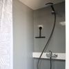 douche-mobiele-badkamer.jpg Douchegedeelte van mobiele badkamer met douchekop en mengkraan