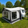 Fendt Saphir caravan met Dorema voortent Fendt Saphir caravan met ruime voortent op een zonnige camping