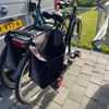 Fietsendrager huren voor twee elektrische fietsen Twee elektrische fietsen op een Twinny Load fietsendrager achter de auto