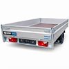 Plateauwagen Hapert Azure H-1 – schuin achteraanzicht Schuin achteraanzicht van Hapert Azure H-1 plateauwagen 1350kg enkelasser 260x150 cm