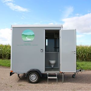 Vooraanzicht mobiele badkamer mer boiler Vooraanzicht mobiele badkamer mer boiler