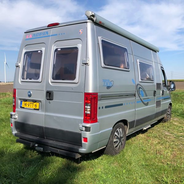 Adria buscamper achterzijde Adria fabrieks buscamper achterzijde