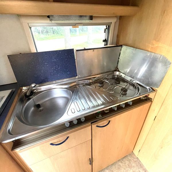 TEC 450 K1 3-pits keuken Keukenblok met 3-pits gasstel en spoelbak in de TEC 450 K1
