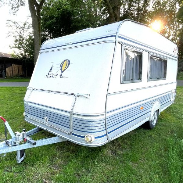 TEC 450 K1 caravan buitenzijde TEC 450 K1 caravan met ruime indeling en maximaal gewicht van 1200 kg