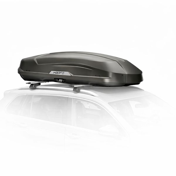 Hapro dakkoffer op auto – stijlvolle en ruime skiox Hapro skikoffer antraciet gemonteerd op auto voor extra bagageruimte