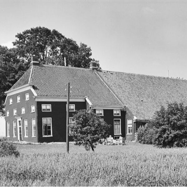 Historisch vooraanzicht van de monumentale boerderij Historisch vooraanzicht van de monumentale boerderij in Nieuw-Scheemda