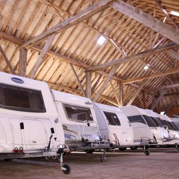 Stalling voor caravans en campers Stallingsplekken voor caravans en campers