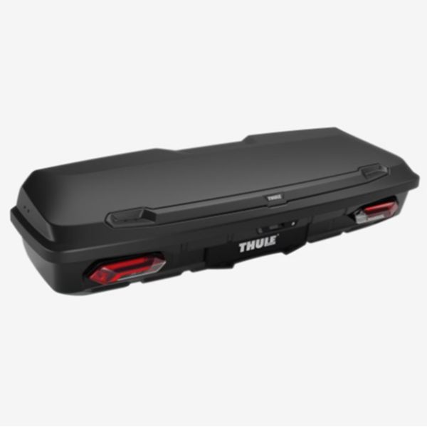 Thule Arcos Box XL trekhaakkoffer – gesloten Zwarte Thule Arcos Box XL trekhaakkoffer gemonteerd op de trekhaak